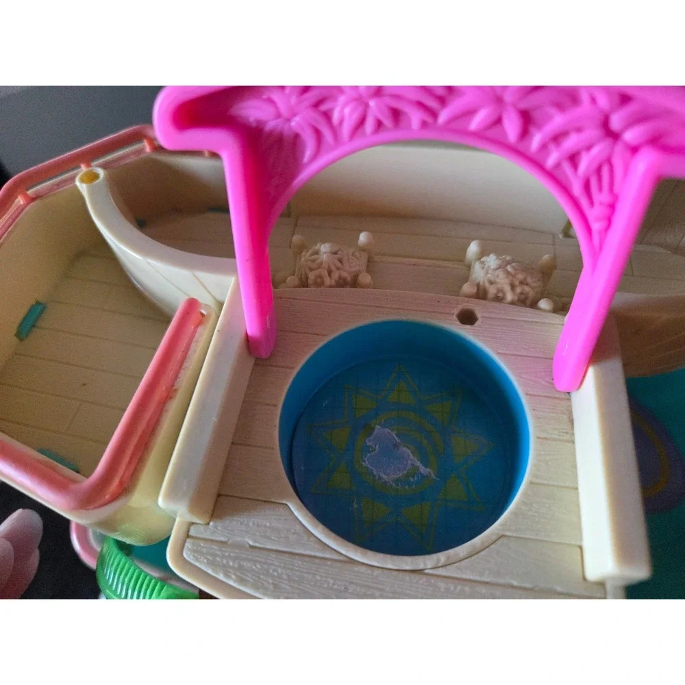 Vintage 2000 Fisher-Price Sweet Streets Beach House Dollhouse Shell #75118 As-Is